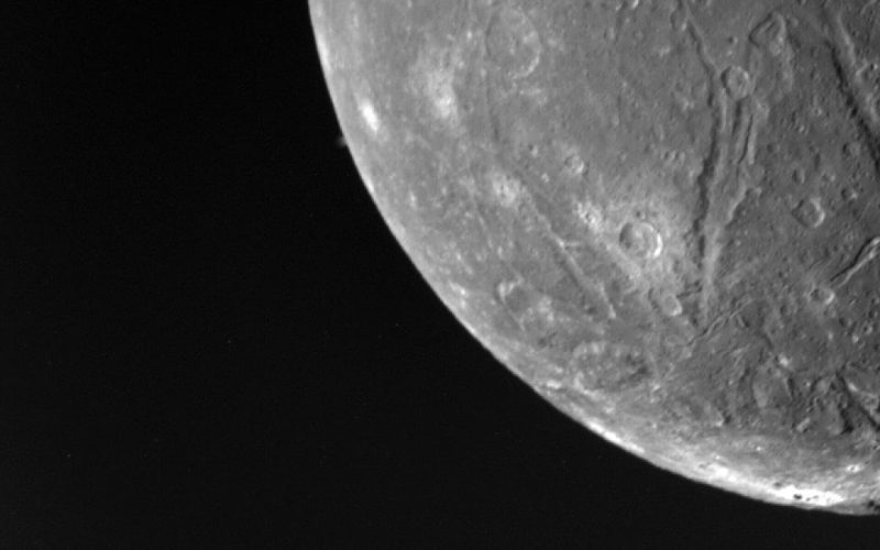 a-moon-around-uranus-may-have-had-an-ocean-100-miles-deep,-new-study-finds