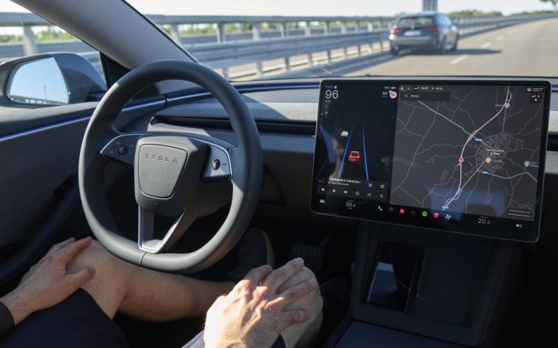 us.-regulators-investigate-tesla-over-full-self-driving-traffic-violations