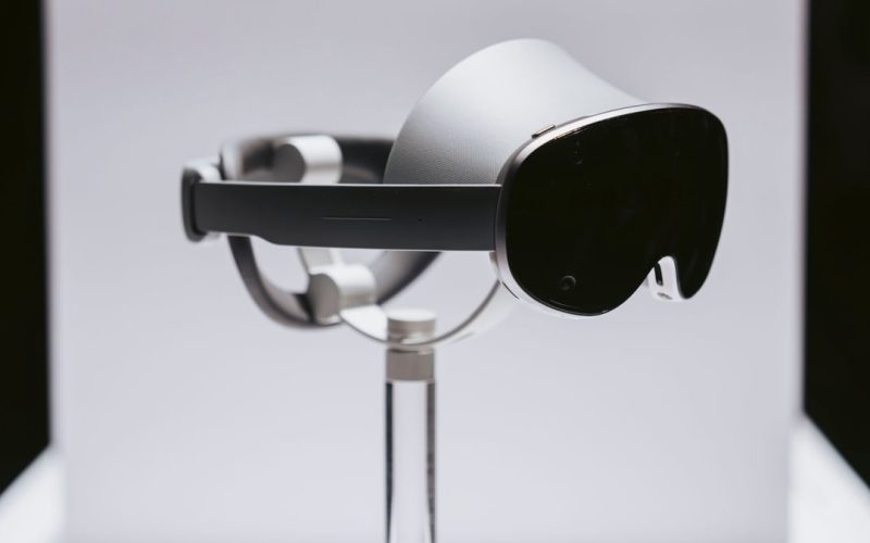 samsung-galaxy-xr-headset-early-report:-project-moohan-beats-apple-vision-pro-in-2-key-ways