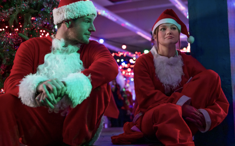 jingle-bell-heist-trailer:-olivia-holt-and-connor-swindells-join-forces-and-fall-in-love