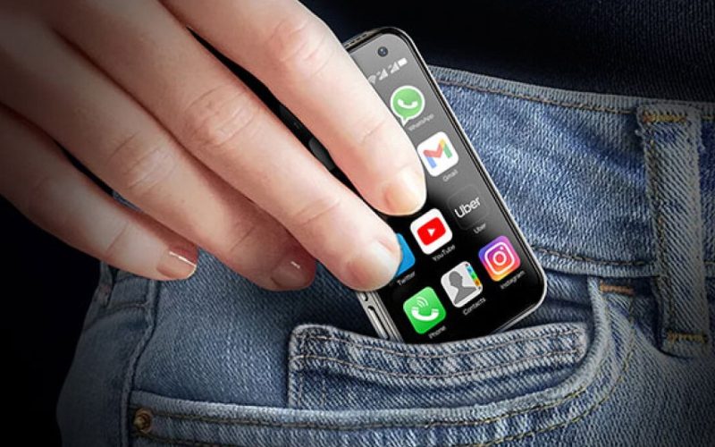 this-credit-card-sized-smartphone-offers-full-sized-performance-for-$110