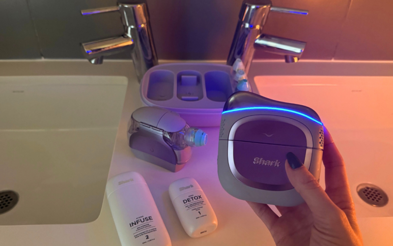 shark-facialpro-glow-review:-my-first-24-hours-of-pore-de-gunking-and-sculpting-were-definitely-successful