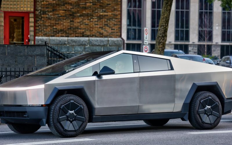 tesla-recalls-roughly-10-percent-of-all-cybertrucks-as-their-lightbars-could-fall-off