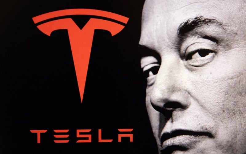 musk-hopes-tesla-roadster-demo-will-be-ready-before-end-of-2025