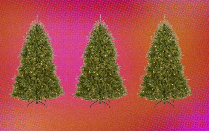 need-a-christmas-tree?-amazon-prime-members-can-save-66%-on-this-pre-lit-dunhill-fir